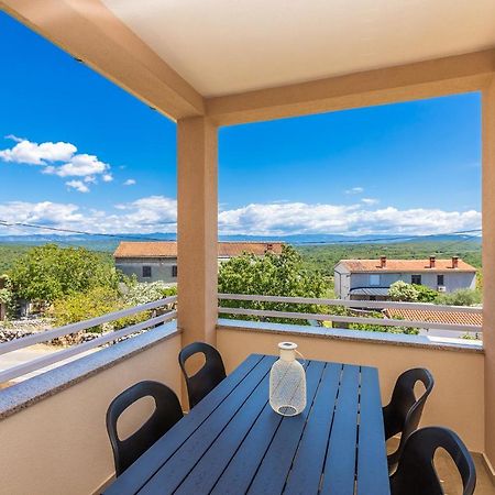 Apartment Laurus Salatic Bagian luar foto
