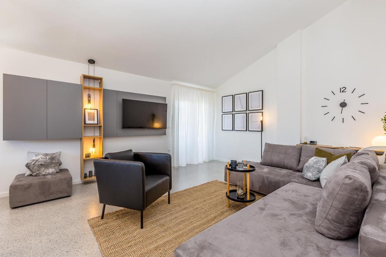 Apartment Laurus Salatic Bagian luar foto