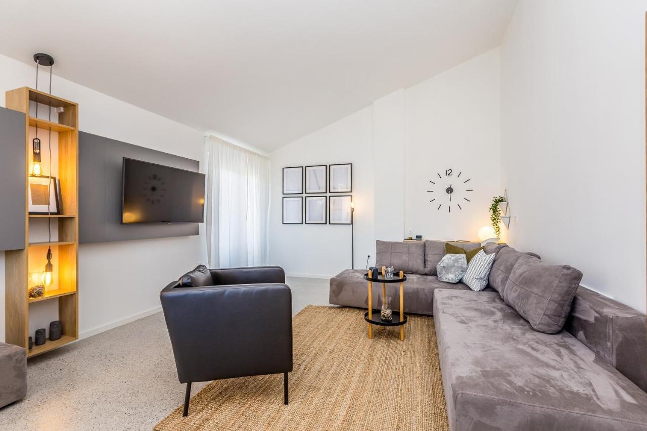 Apartment Laurus Salatic Bagian luar foto