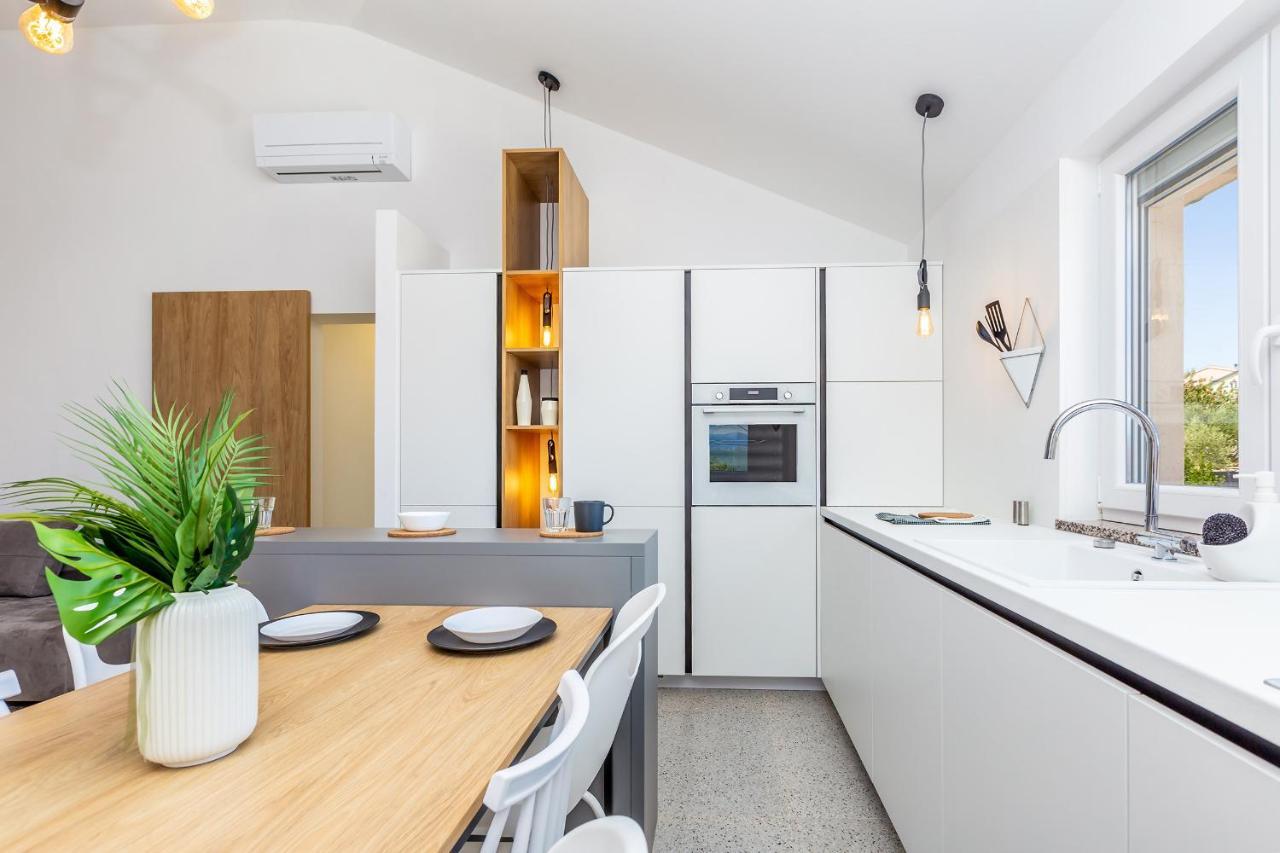 Apartment Laurus Salatic Bagian luar foto