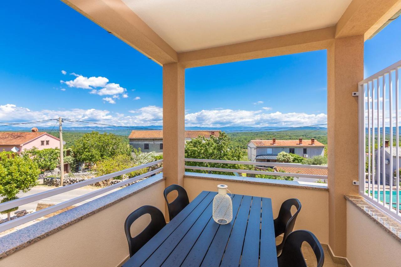 Apartment Laurus Salatic Bagian luar foto