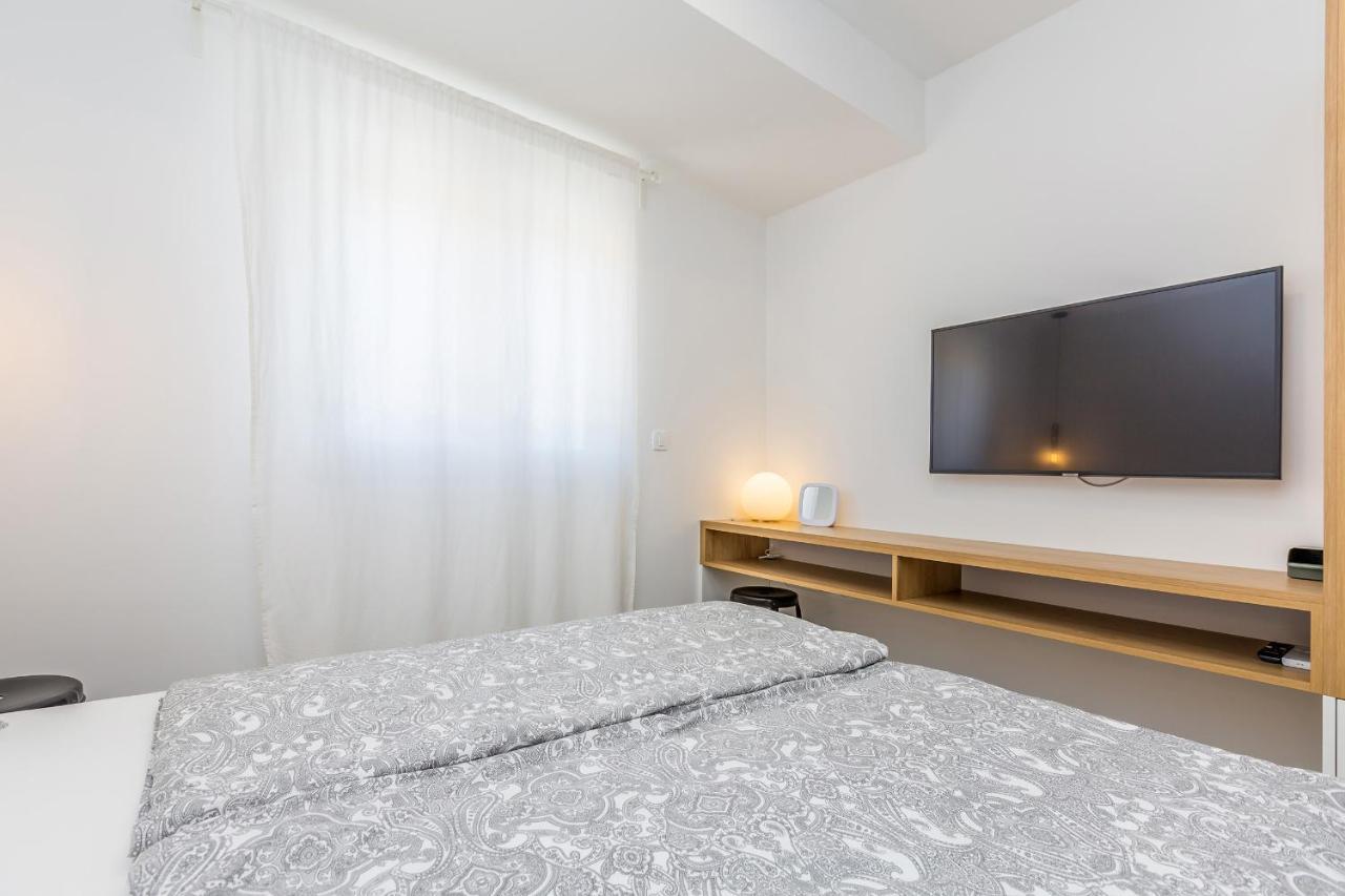 Apartment Laurus Salatic Bagian luar foto