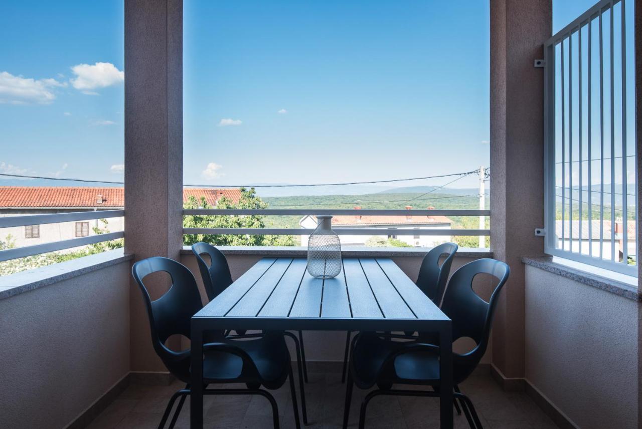 Apartment Laurus Salatic Bagian luar foto